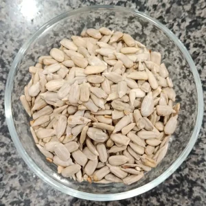 Shelled sunflower seeds in a glass bowl — سورج مکھی کے بیج